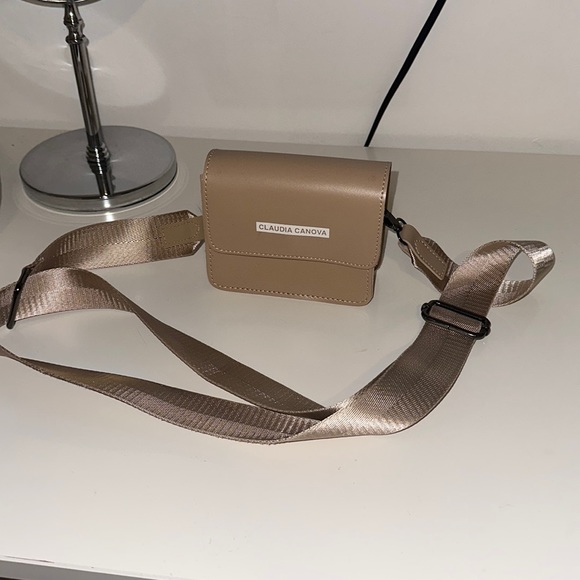 Claudia Canova - Picture 2 of 5